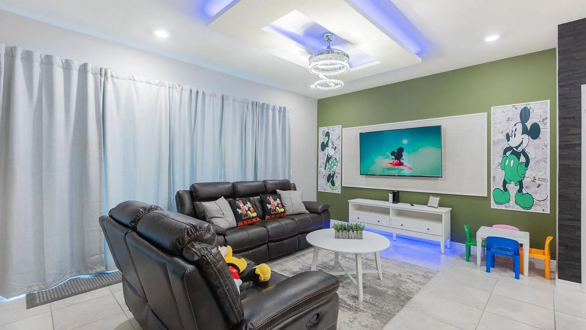 Home W Pool Game Room In Resort W Clubhouse Davenport 0*,